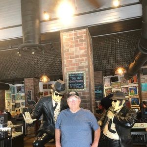 Meet your Posher, Wayne